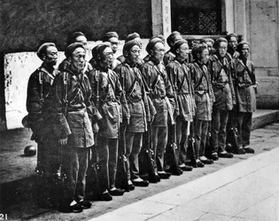 Chinesische Truppen von einem Ausländer gedrillt, ca. 1867-8